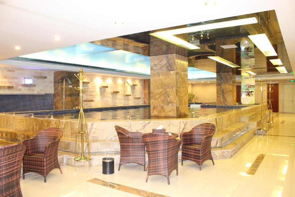 Jun Hao Hotel Дунгуань Экстерьер фото