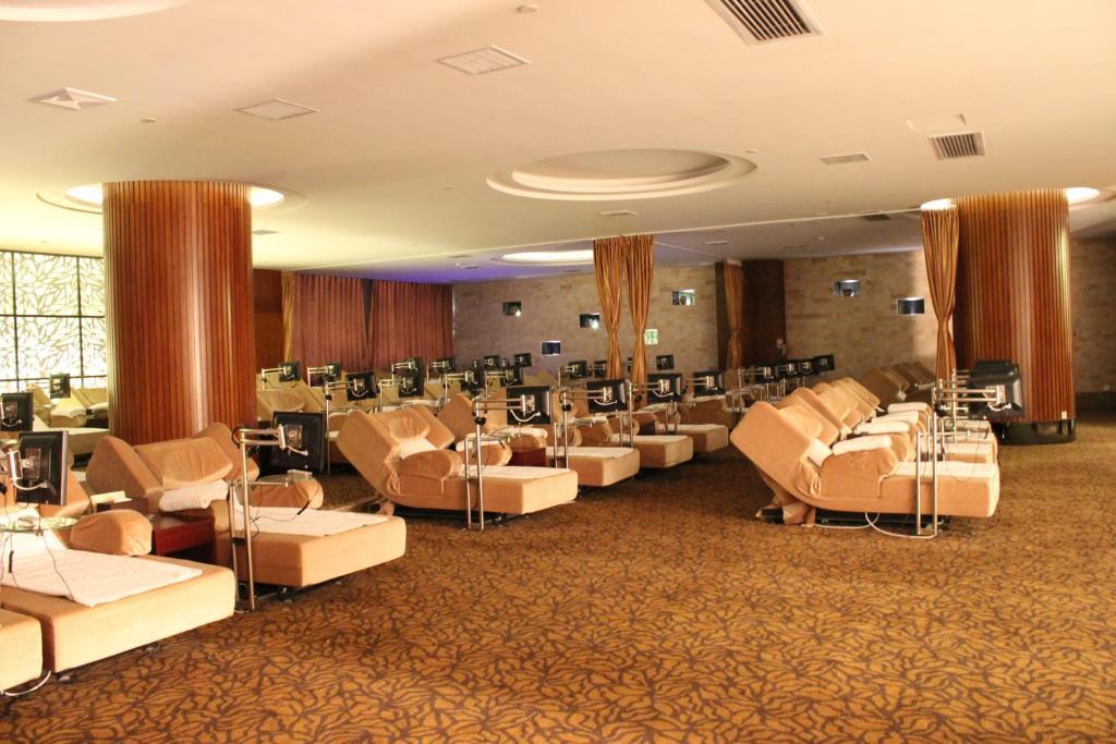 Jun Hao Hotel Дунгуань Экстерьер фото