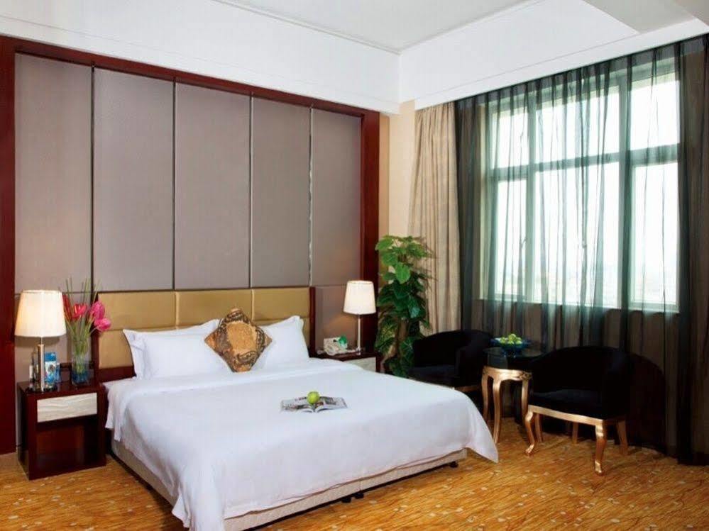 Jun Hao Hotel Дунгуань Экстерьер фото