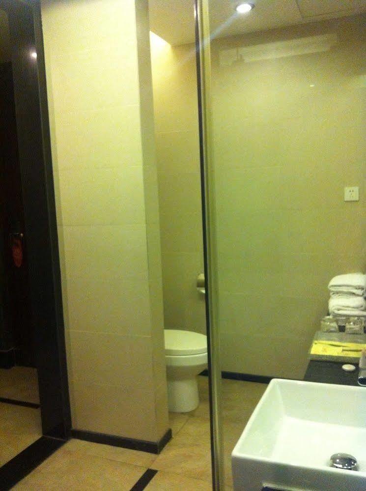 Jun Hao Hotel Дунгуань Экстерьер фото
