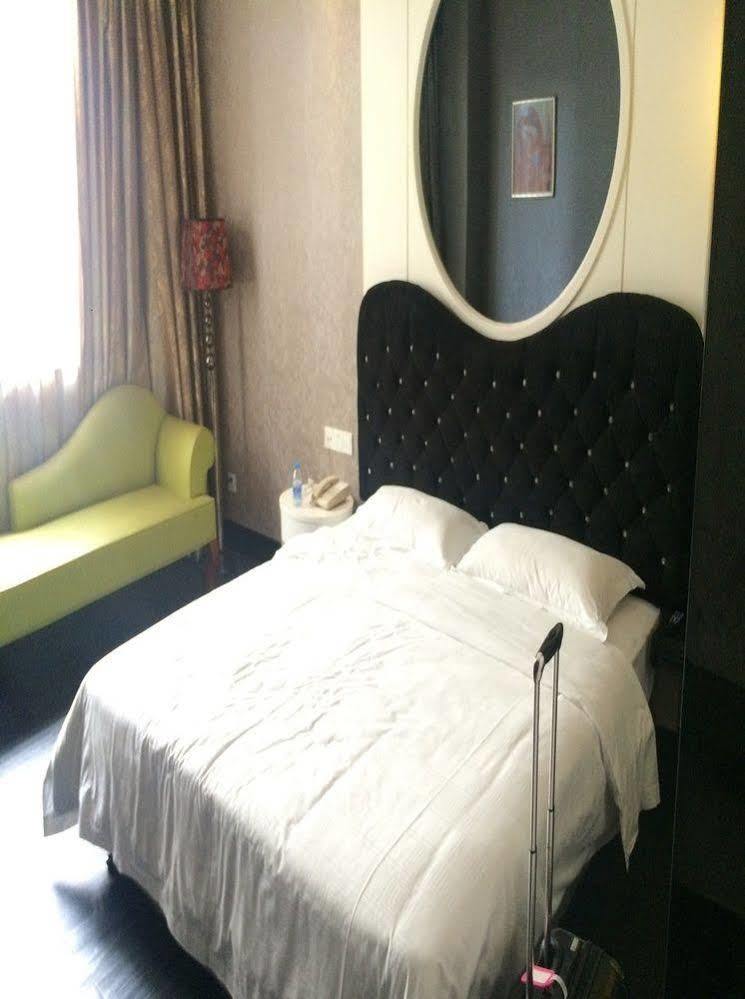 Jun Hao Hotel Дунгуань Экстерьер фото