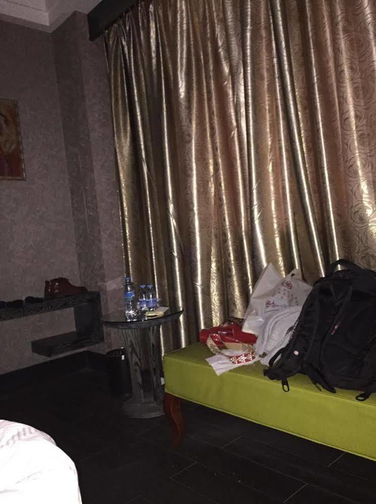 Jun Hao Hotel Дунгуань Экстерьер фото