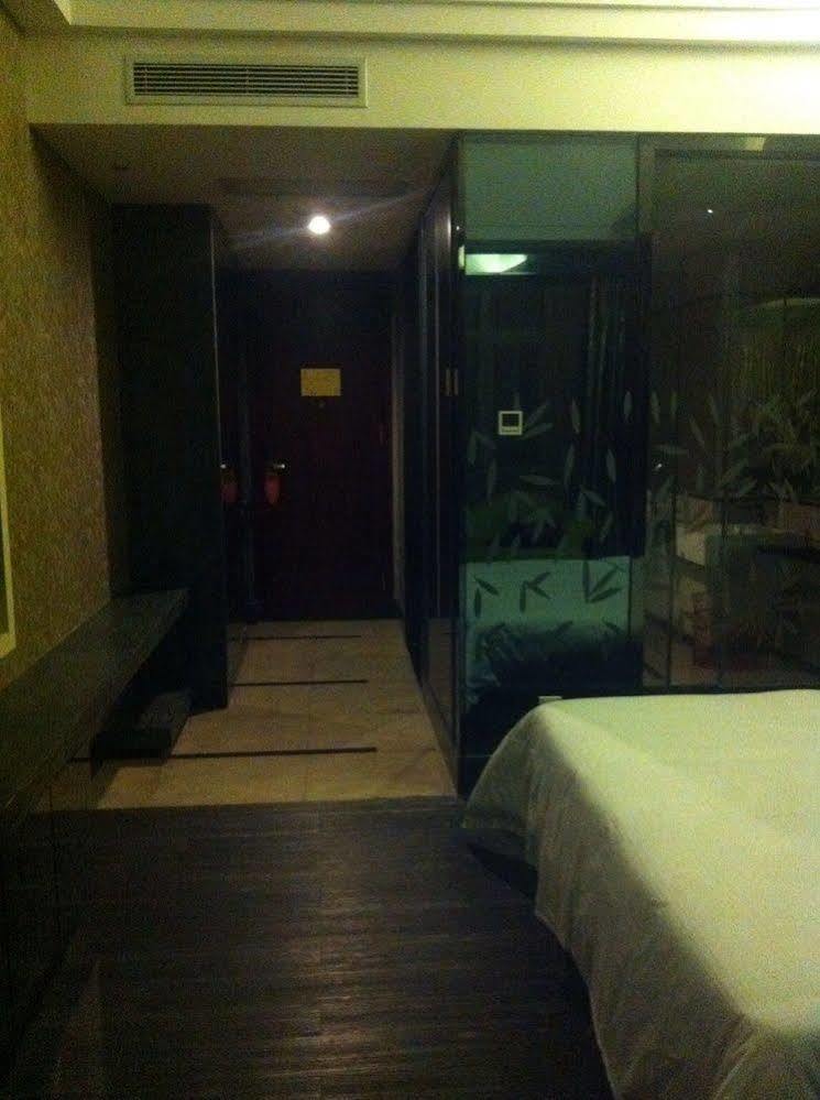 Jun Hao Hotel Дунгуань Экстерьер фото