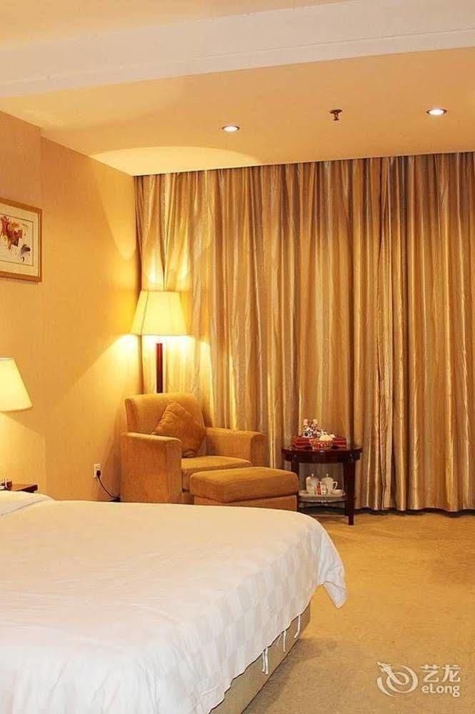 Jun Hao Hotel Дунгуань Экстерьер фото